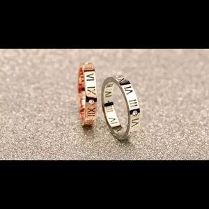 Roman numeral ring